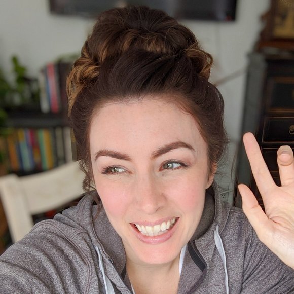 High-five your Posher, Kailey - Picture 2 of 2